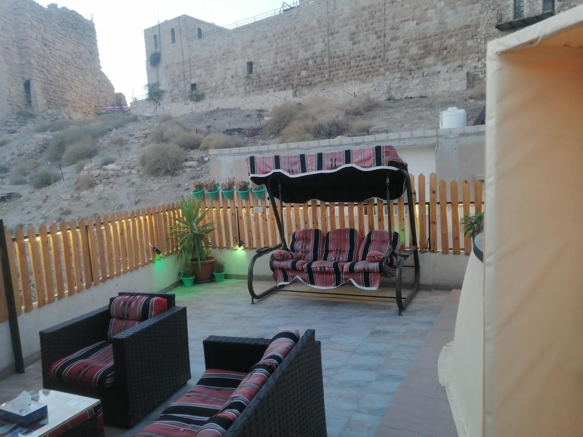 Bubble Castle House Hotel Karak Exterior photo